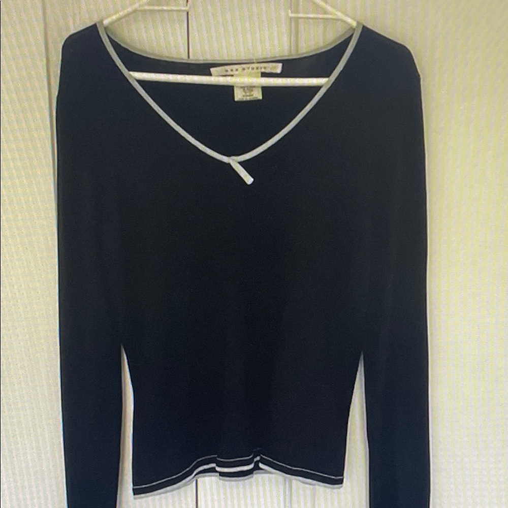Max Studio Black Long-Sleeve V-Neck Top with White Trim